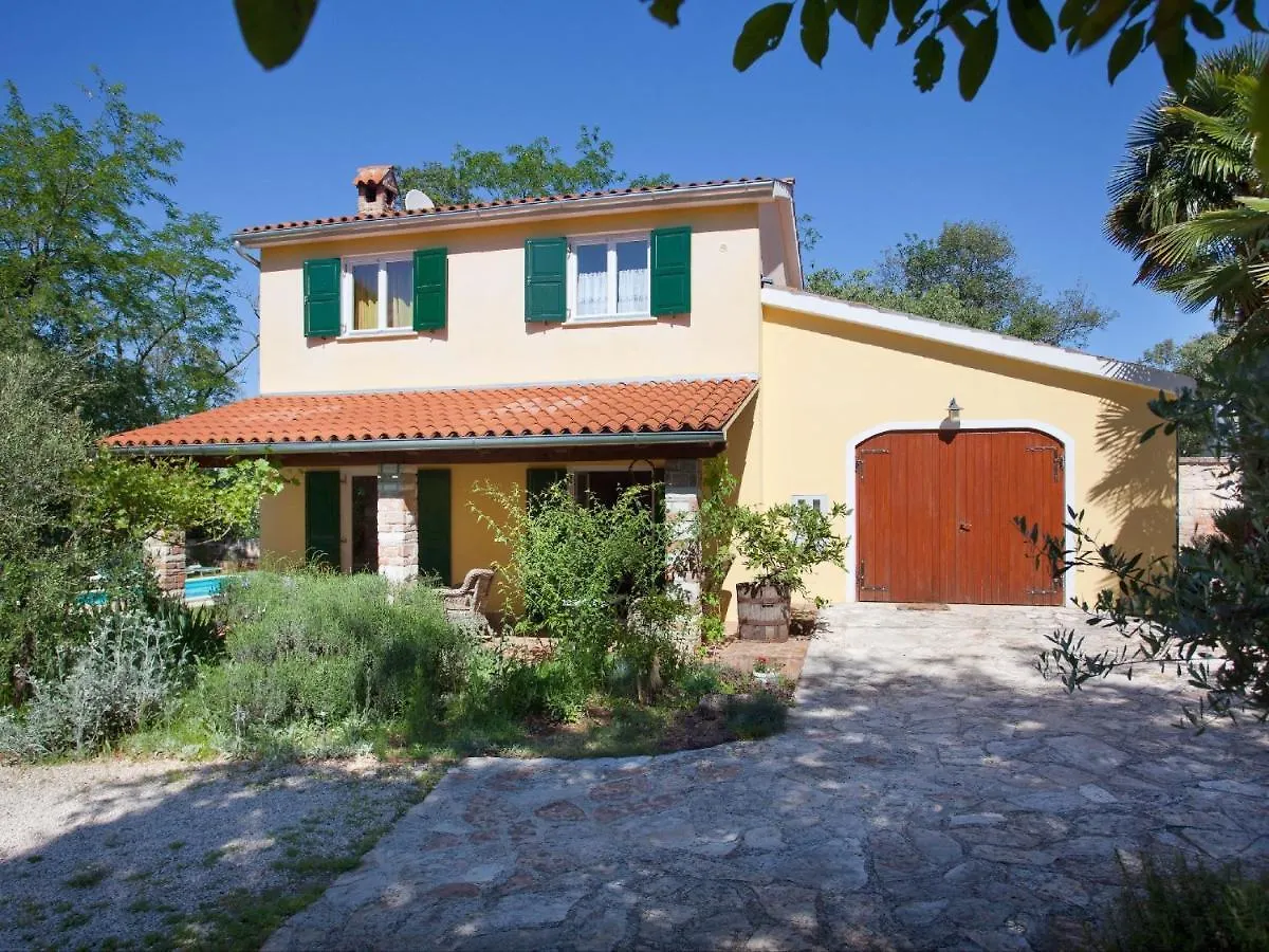 Peaceful Holiday Home In Umag With Swimming Pool Chorwacja