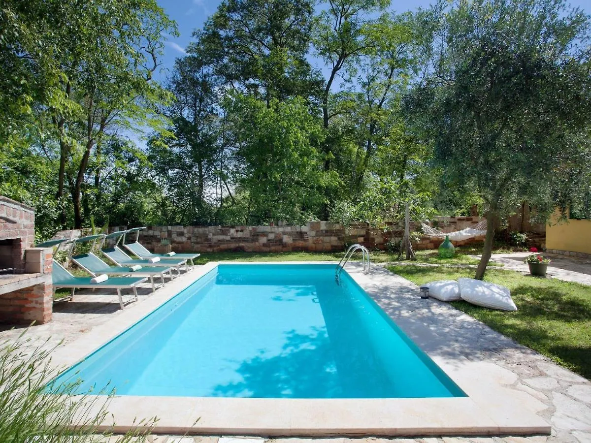 Peaceful Holiday Home In Umag With Swimming Pool Chorwacja